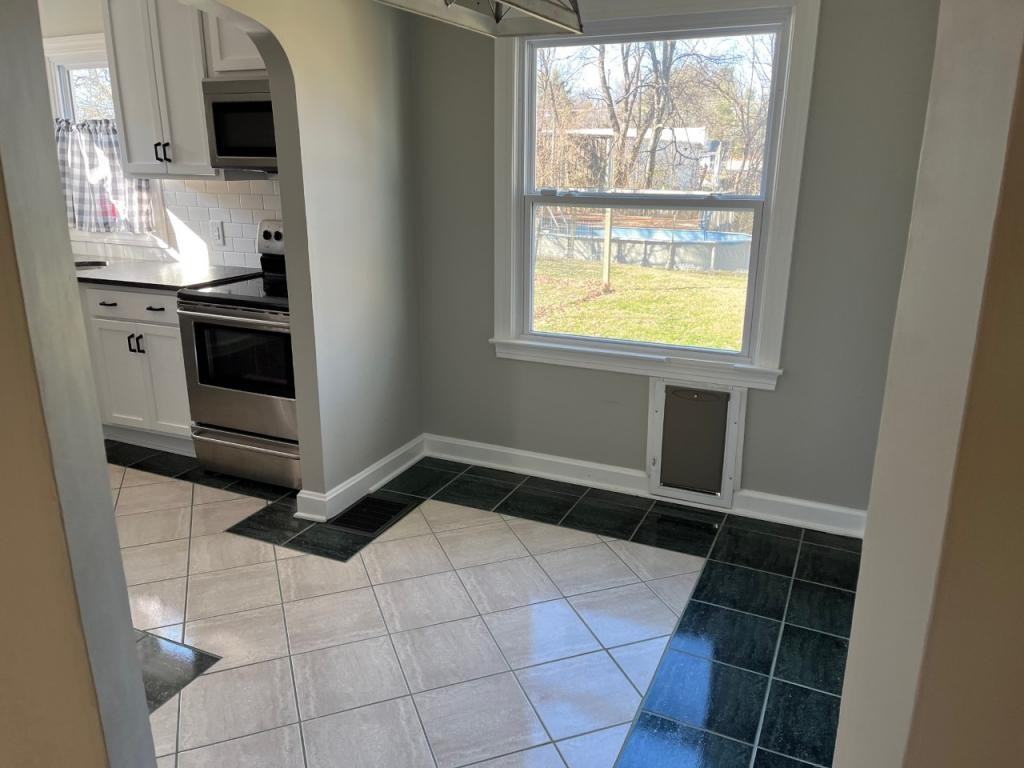 930 N Main St - Photo 5 of 8