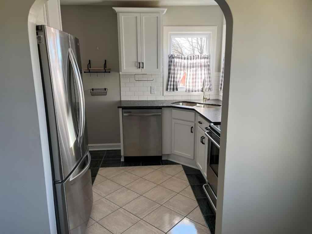 930 N Main St - Photo 6 of 8