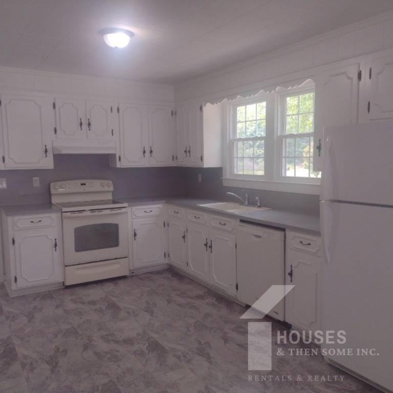130 Ellison St - Photo 4 of 16