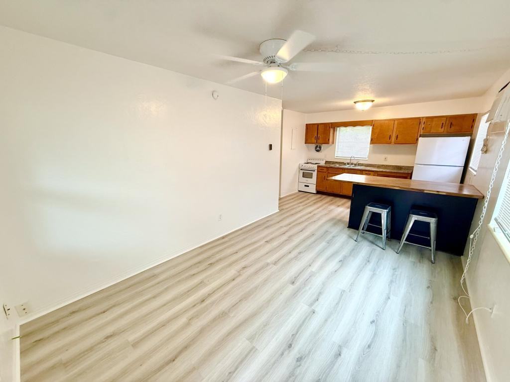 1135 Highland St N - Photo 2 of 14