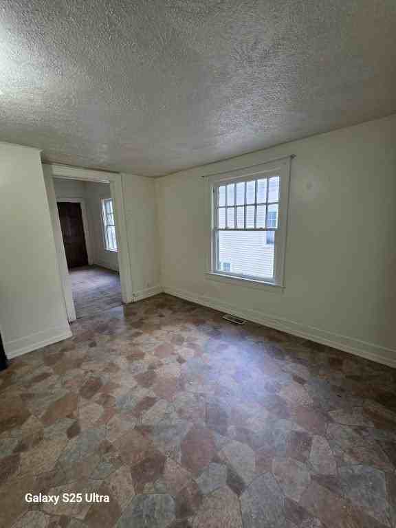 621 1/2 S Main St - Photo 3 of 8