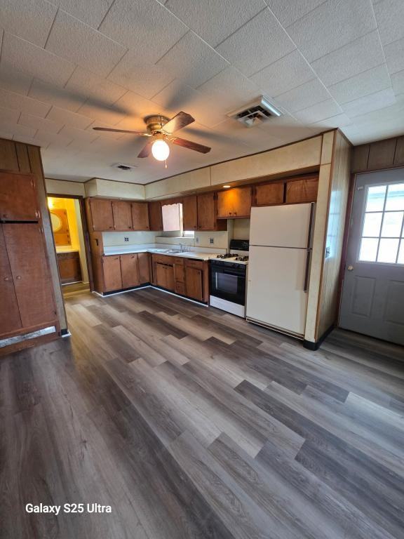 371 W 12th St Apt 17