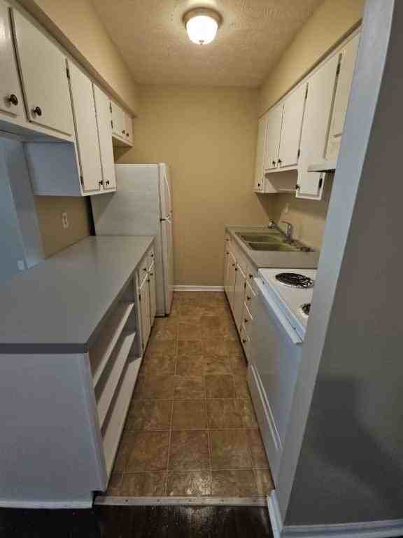 1972 Cambridge Dr - Photo 4 of 10