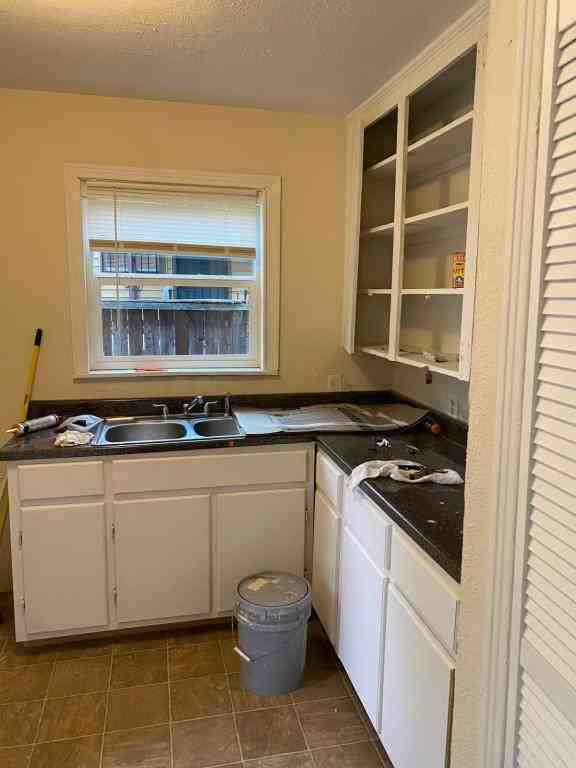 6620 Hollis Ave - Photo 6 of 6
