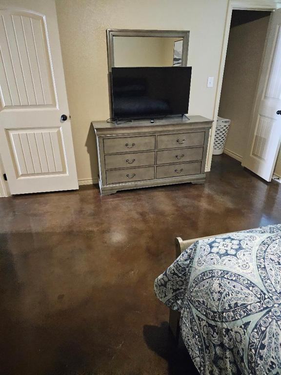 1315 Greens Private Dr - Photo 3 of 12