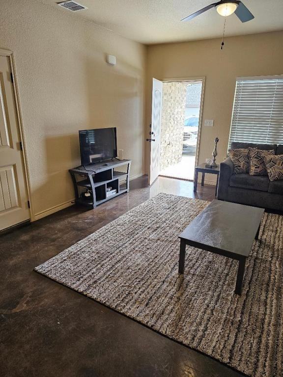 1315 Greens Private Dr - Photo 4 of 12