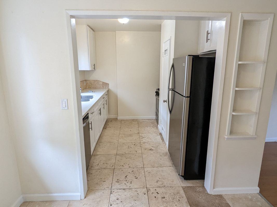 11230 Hortense St - Photo 4 of 13