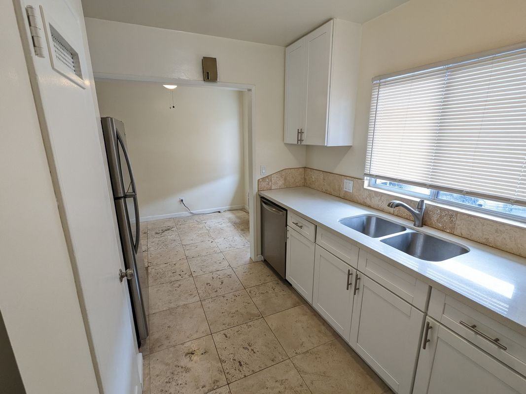 11230 Hortense St - Photo 5 of 13