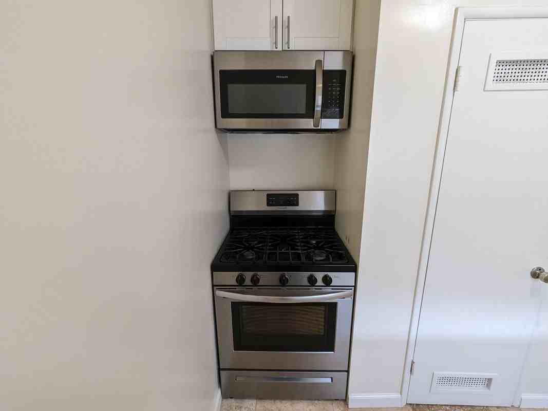 11230 Hortense St - Photo 6 of 13