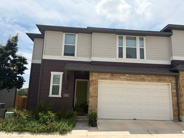 1020 Vista View Dr - Photo 2 of 10