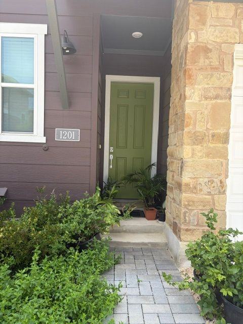 1020 Vista View Dr - Photo 3 of 10