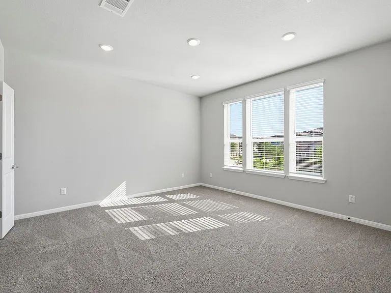 1020 Vista View Dr - Photo 4 of 10