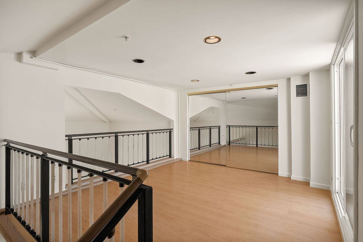 923 Euclid St ##302 - Photo 3 of 3