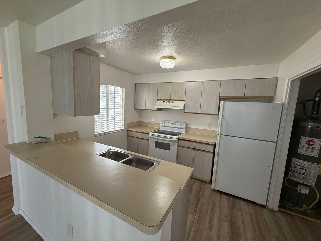 553 S Workland Ln Apt 102 - Photo 2 of 6