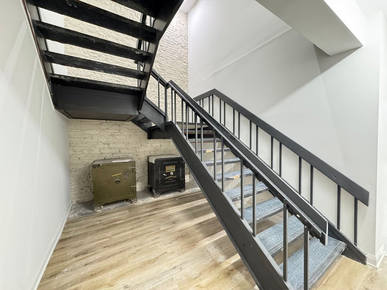 22 WILSON ST - Photo 6 of 25