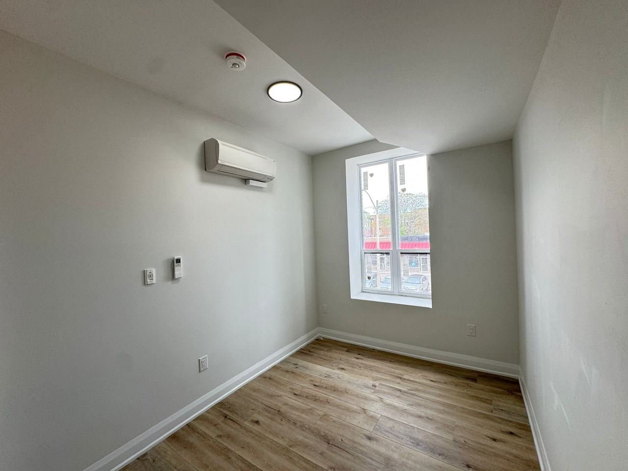 22 WILSON ST - Photo 7 of 25