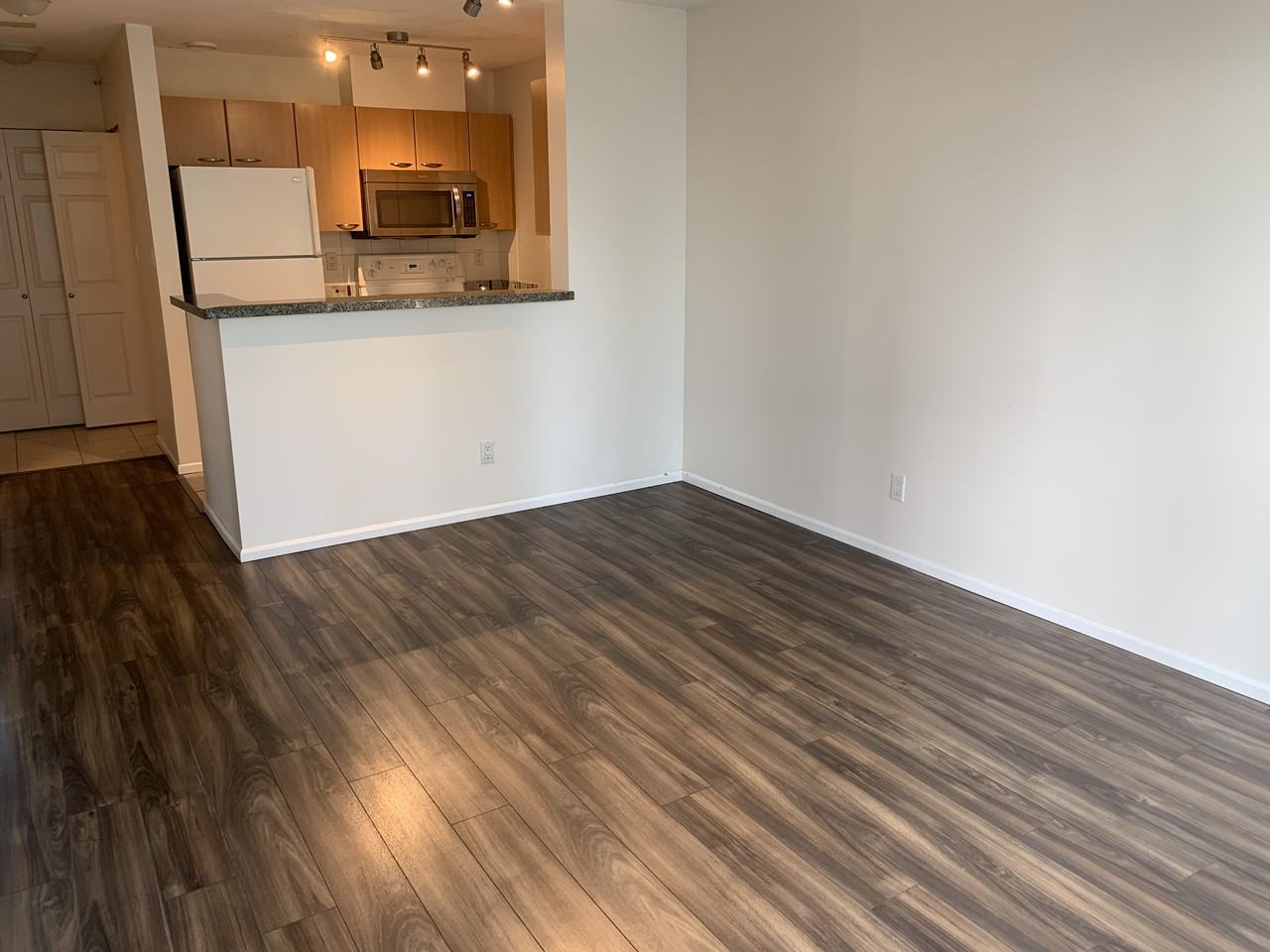 1420 Georgia St W - Photo 2 of 18
