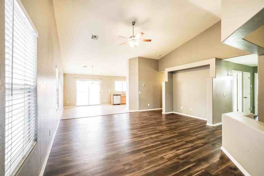 9548 W Miami St - Photo 4 of 16