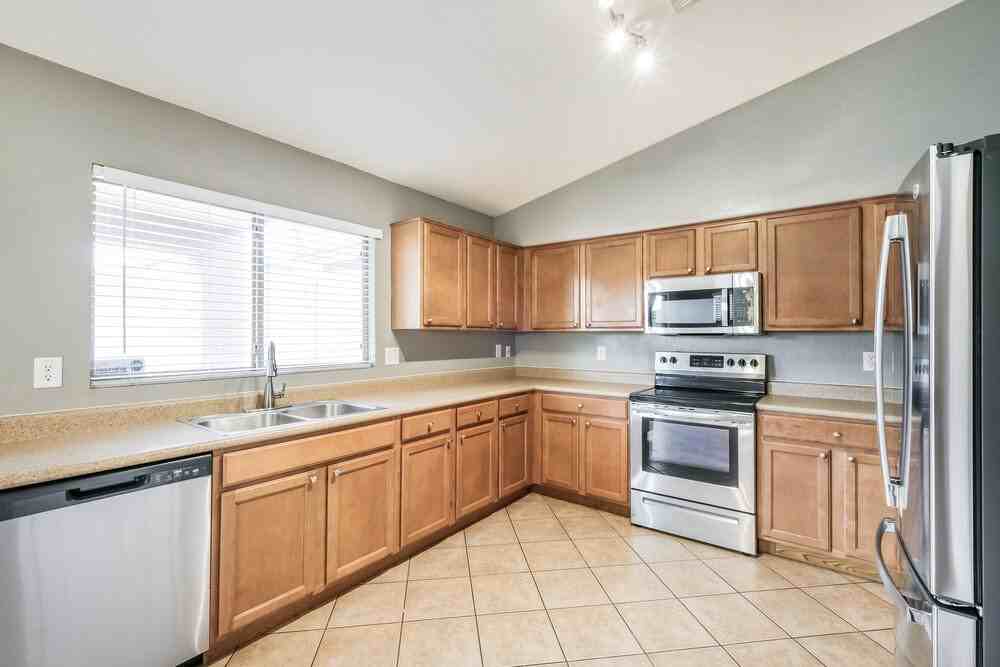 9548 W Miami St - Photo 7 of 16