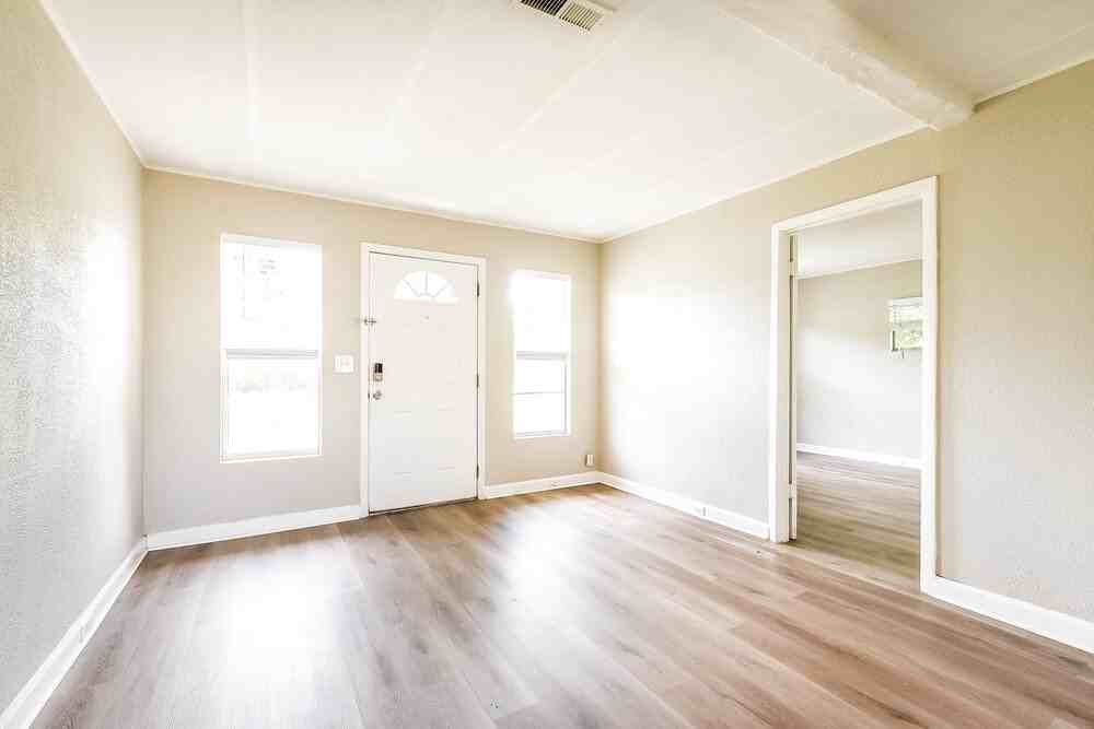 542 Colonnades Cv - Photo 4 of 16
