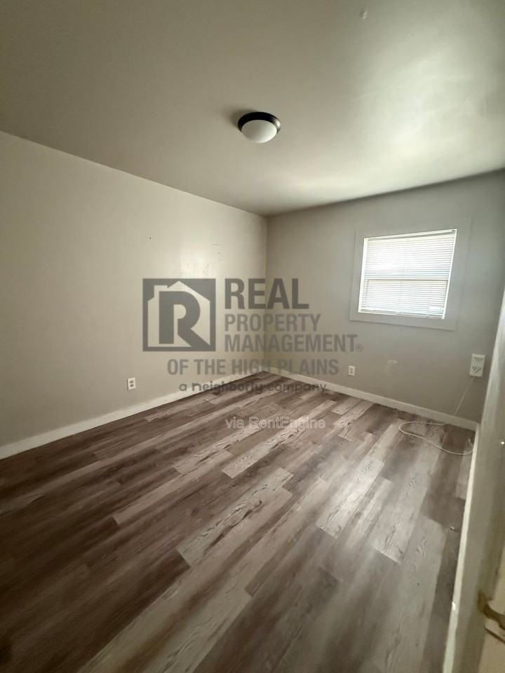 1301 Evergreen St #C - Photo 3 of 4