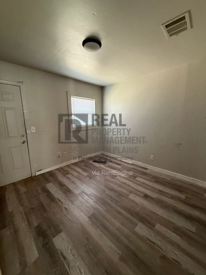 1301 Evergreen St #C - Photo 4 of 4