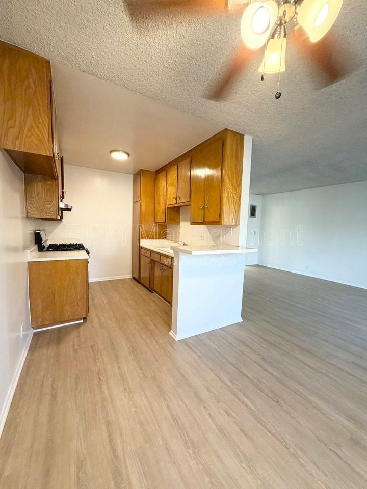 4350 Troost Ave #10 - Photo 3 of 11