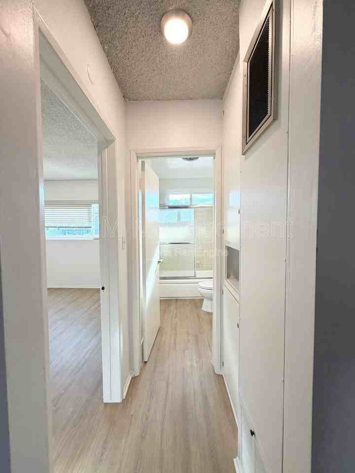 4350 Troost Ave #10 - Photo 4 of 11