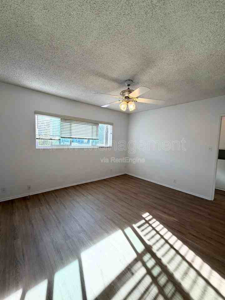 4350 Troost Ave #10 - Photo 7 of 11