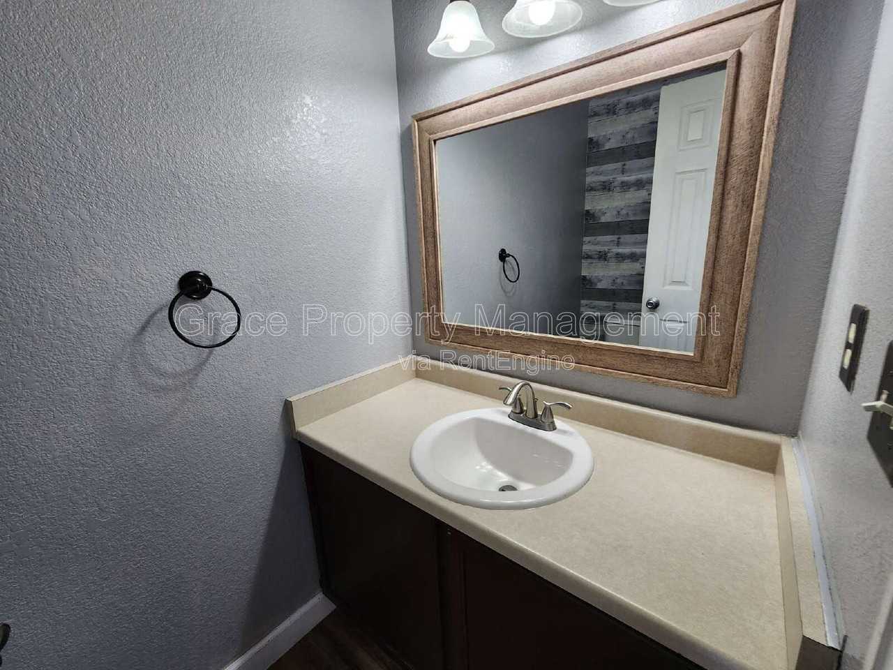10154 Wyandott Cir N - Photo 4 of 21