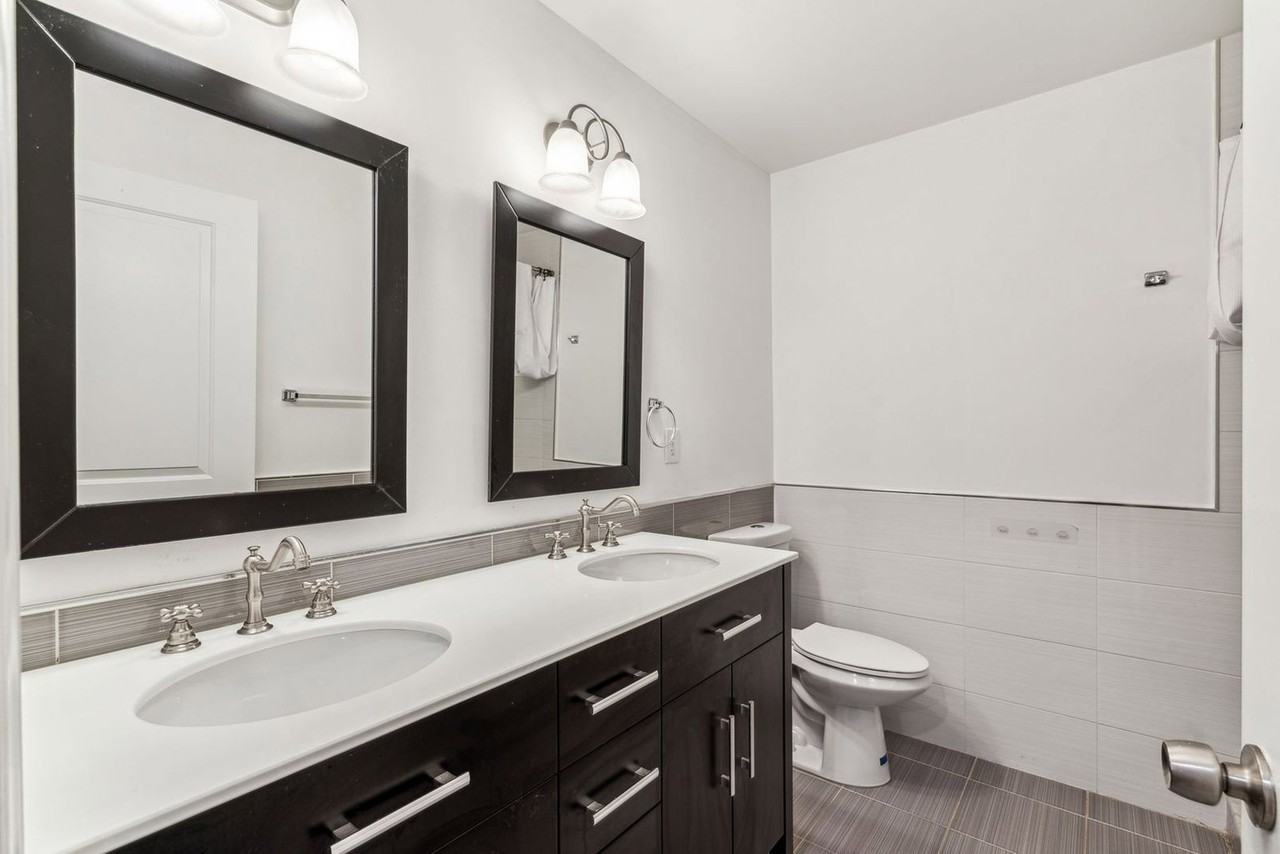 1721 Pine St #B - Photo 3 of 34