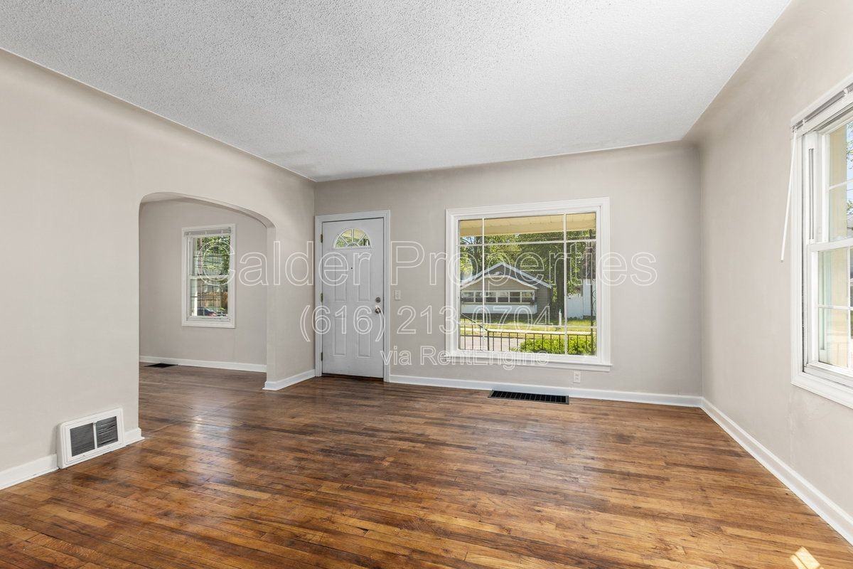 1031 Merrifield St Se - Photo 2 of 42