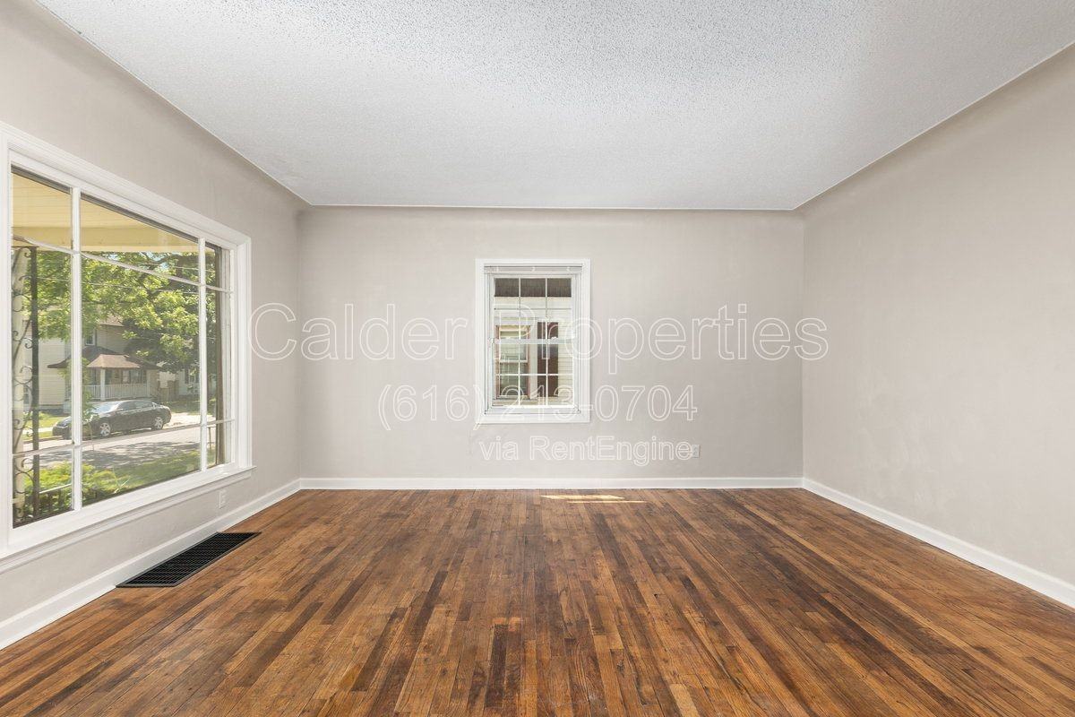1031 Merrifield St Se - Photo 3 of 42