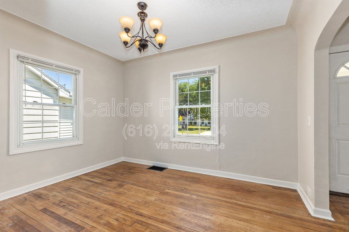 1031 Merrifield St Se - Photo 6 of 42