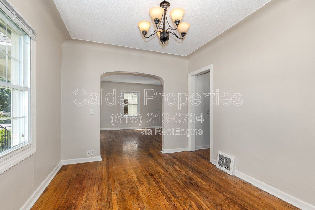 1031 Merrifield St Se - Photo 7 of 42