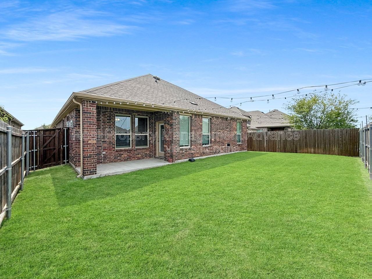 2912 Log Cabin Dr - Photo 2 of 19