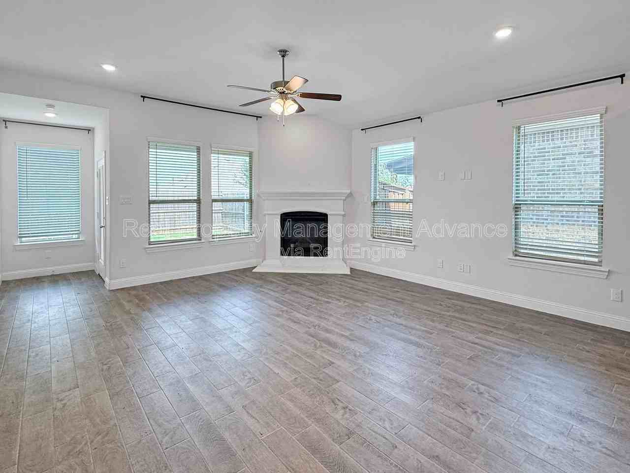 2912 Log Cabin Dr - Photo 4 of 19