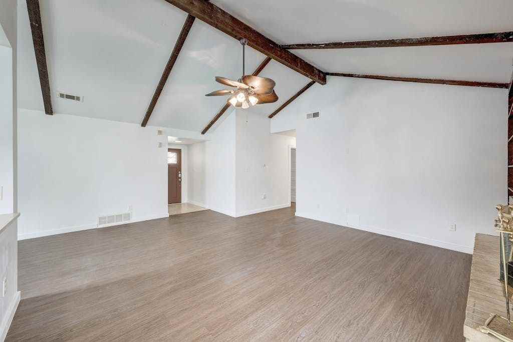 6502 Bridgewater Cv - Photo 7 of 31