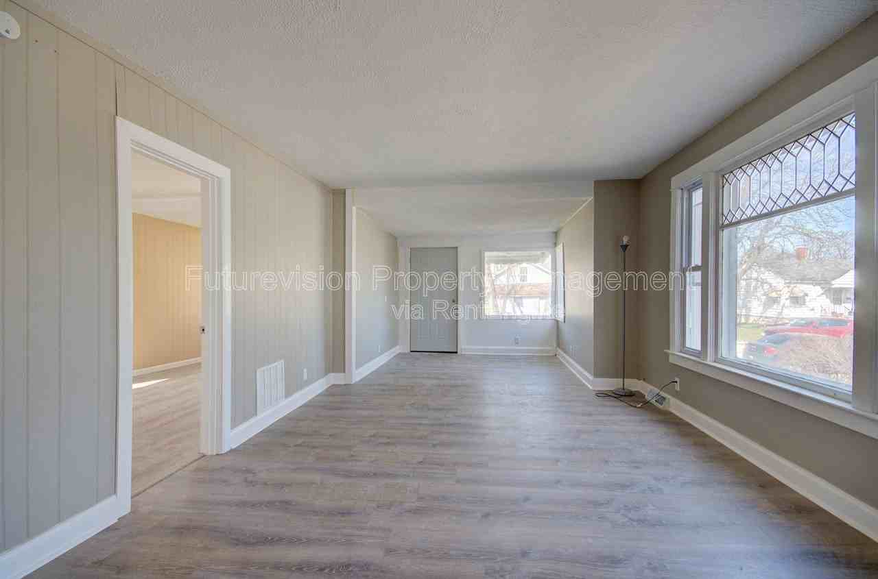 920 Jasper St #1 - Photo 4 of 15