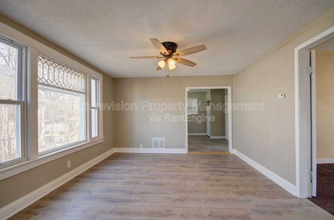 920 Jasper St #1 - Photo 5 of 15