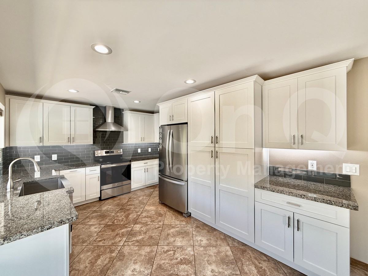 535 W Sweetwater Ave - Photo 4 of 26