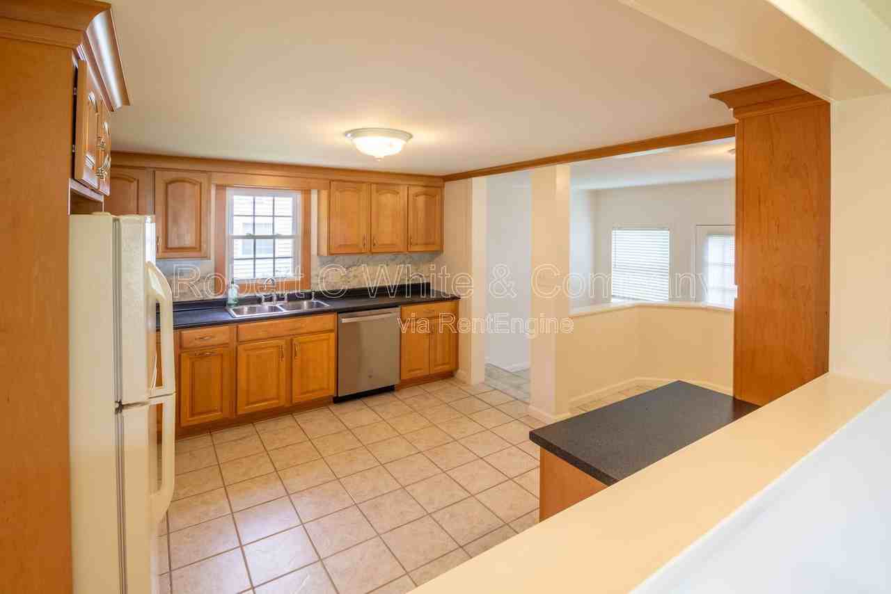 63 Columbus Ave - Photo 6 of 37