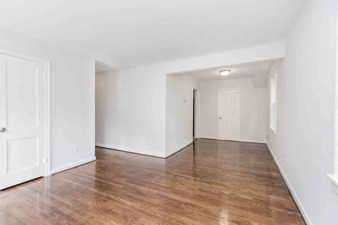 5001 Schutte St - Photo 3 of 15