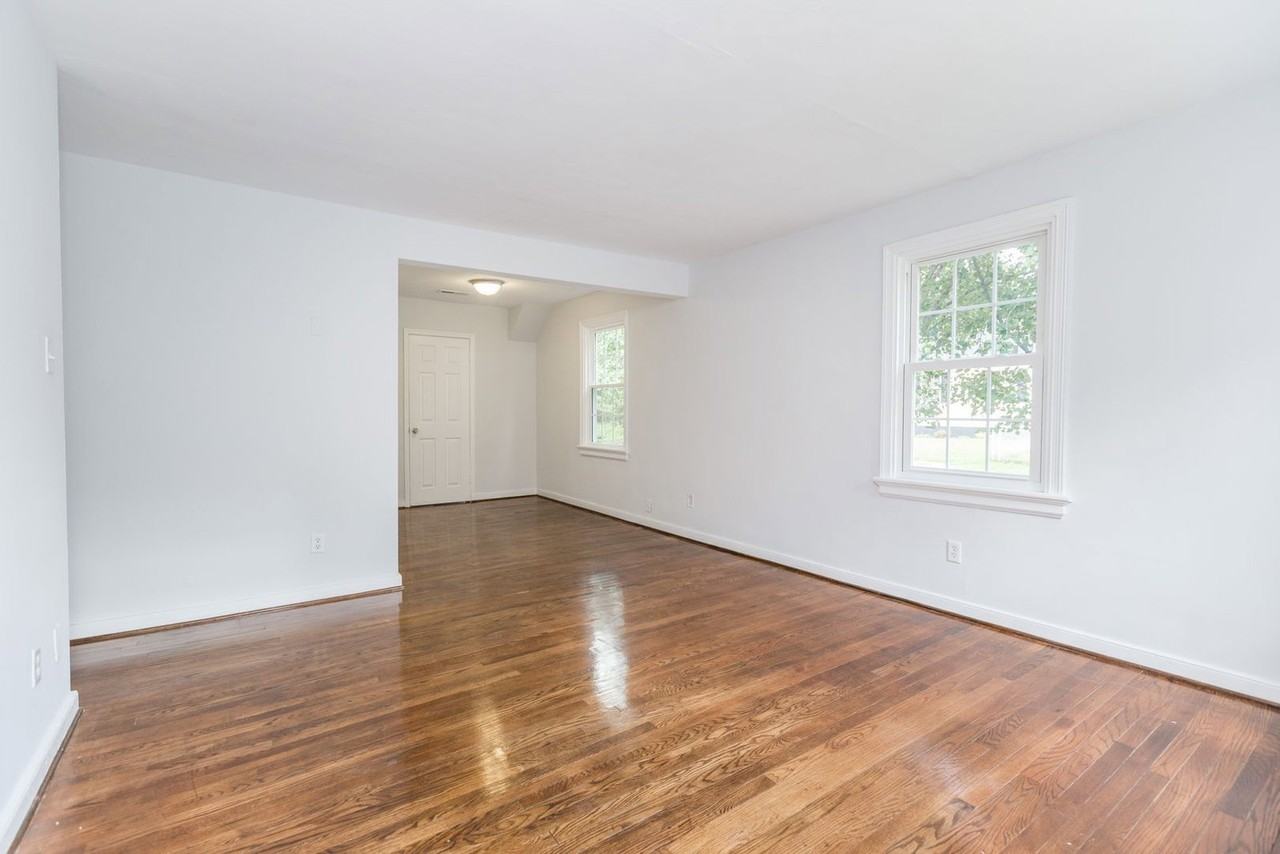 5001 Schutte St - Photo 4 of 15