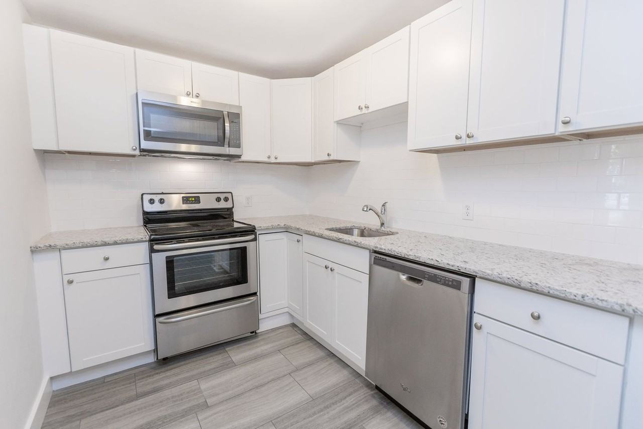 5001 Schutte St - Photo 5 of 15