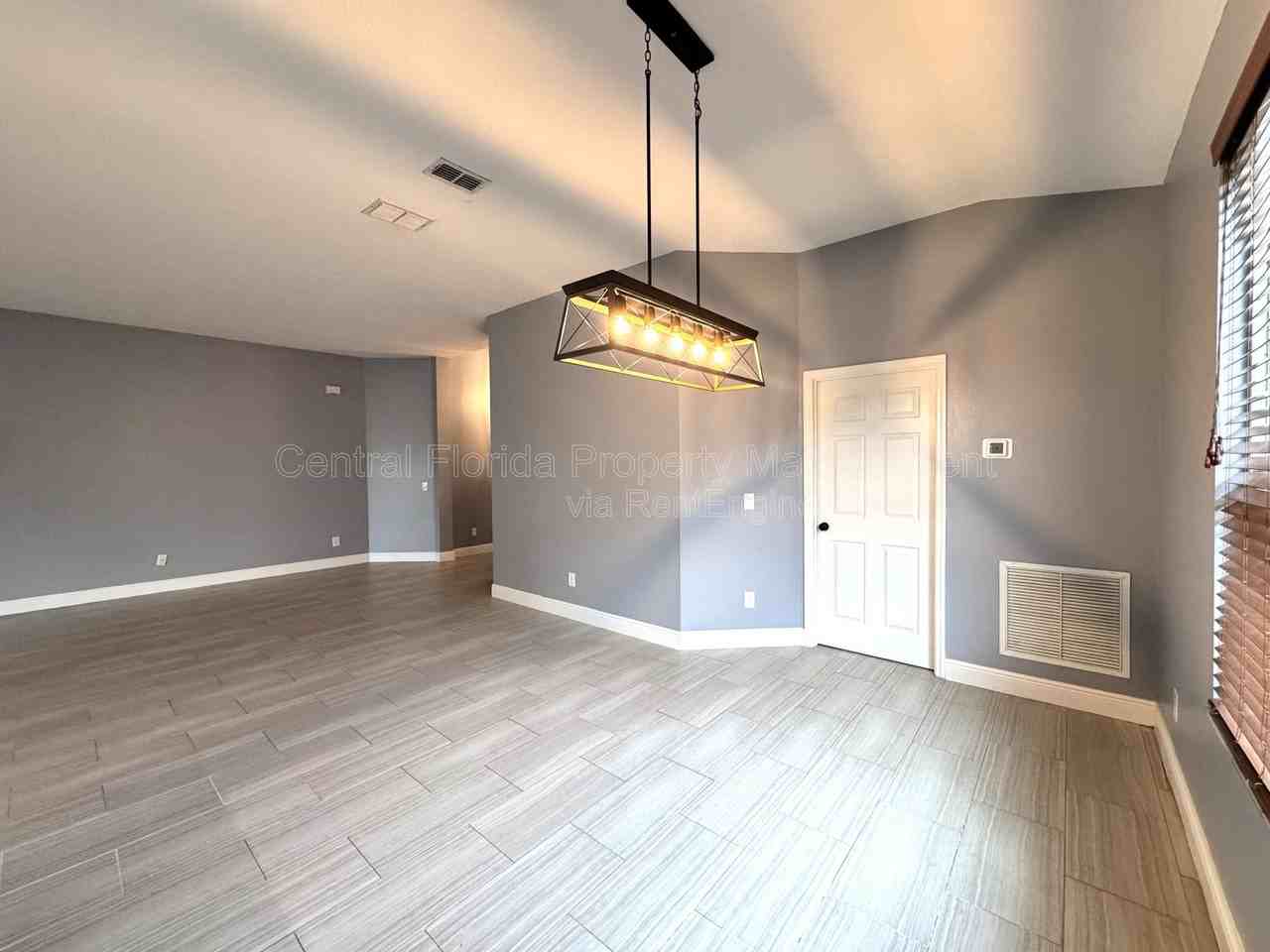 5004 Marbella Isle Dr - Photo 5 of 34