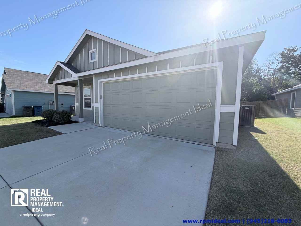 1717 Round House Ln - Photo 2 of 28