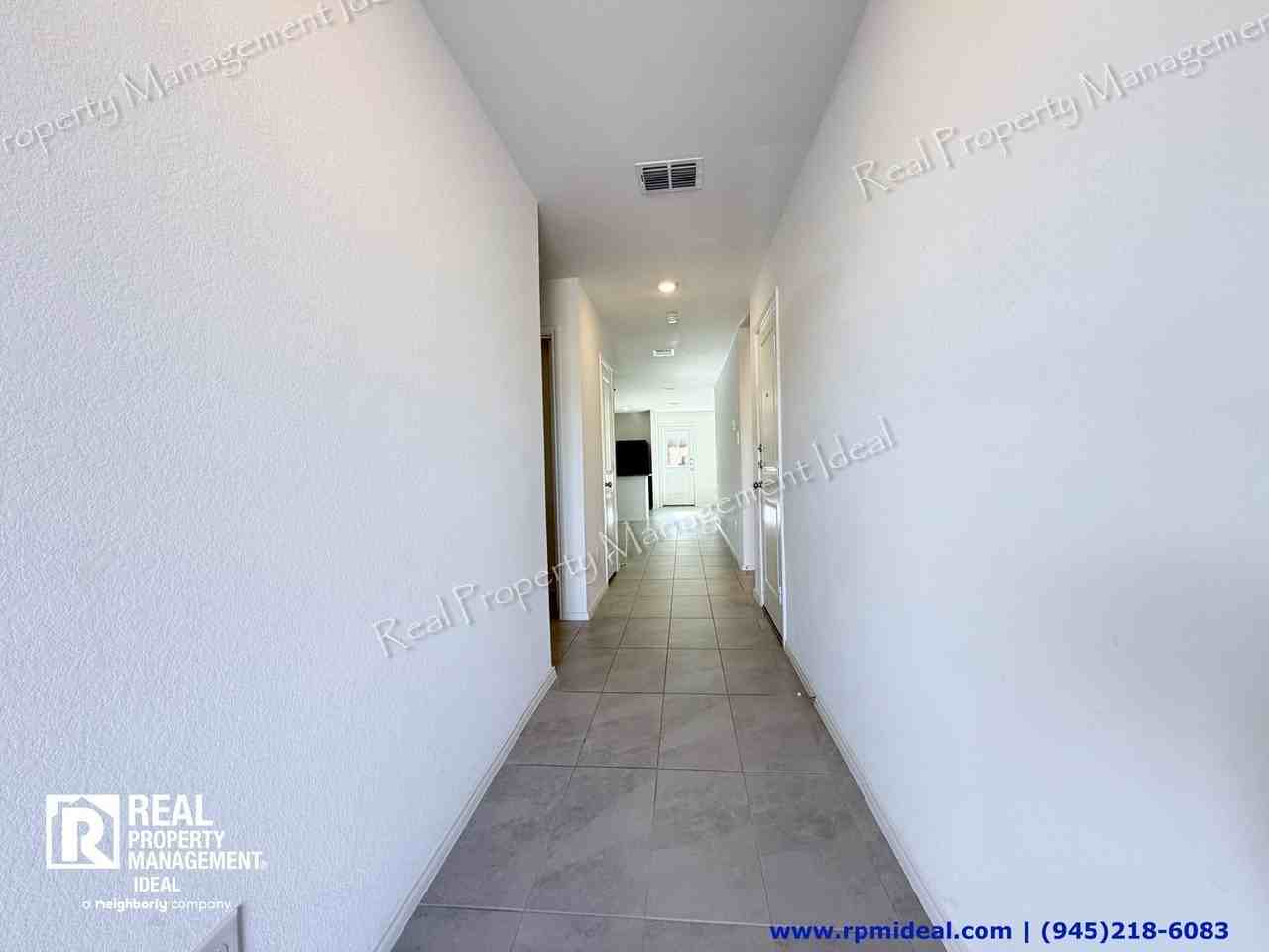 1717 Round House Ln - Photo 3 of 28