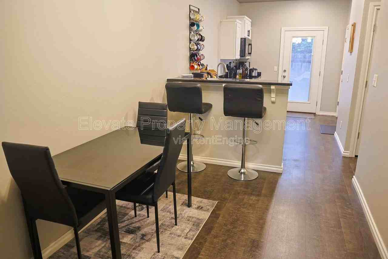 1009 Sw 91st St - Photo 4 of 22