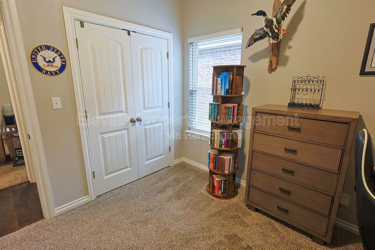 1009 Sw 91st St - Photo 5 of 22